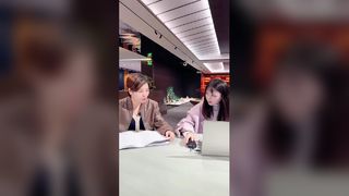 她是真听不懂还是故意的？